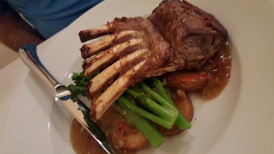 Eljays Restaurant at Comfort Inn Bay of Isles